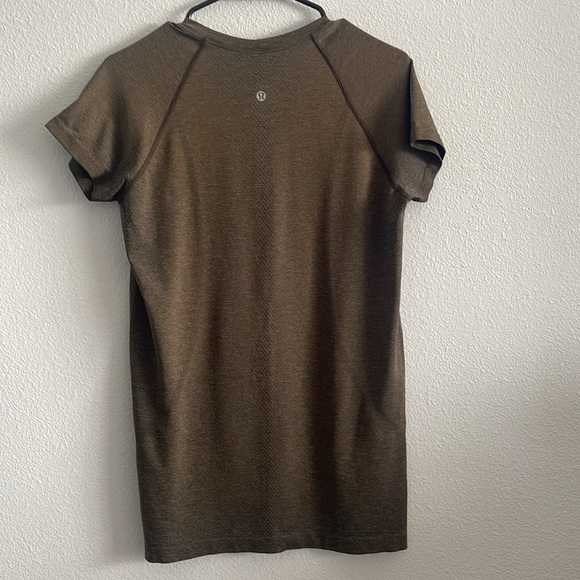 Lululemon Swiftly Tech Short Sleeve 2.0 Size 10 - Picture 5 of 7